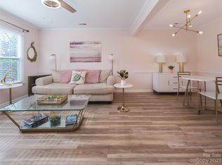 5916 Crape Myrtle Ln, Charlotte, NC 28216