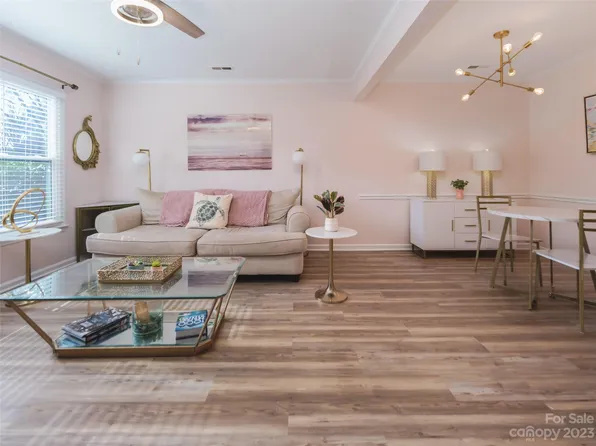 5916 Crape Myrtle Ln, Charlotte, NC 28216