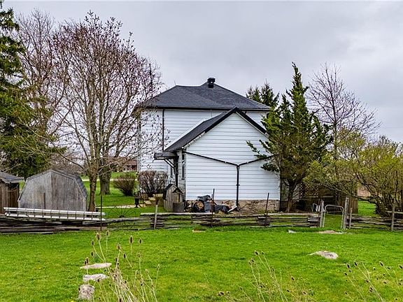 3rd image of 335 McKenzie Rd