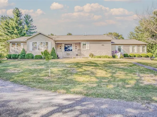 104 N Main St, Pleasant Hill, IL 62366