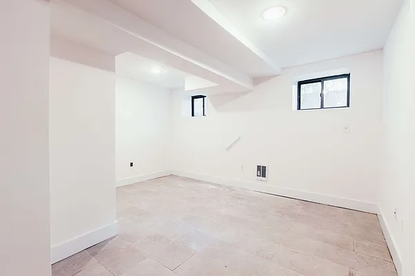 Rented by Compass | media 25