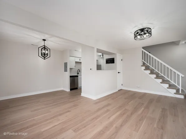 1393 S Glen Cir APT B, Aurora, IL 60506