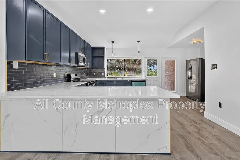 3 bed, 2.0 bath, 1853 sqft, $2,800 — Photo 4