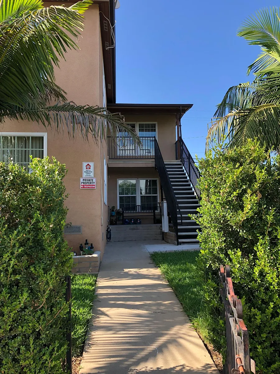 Building Photo - 2502 W Via Corona #1/2