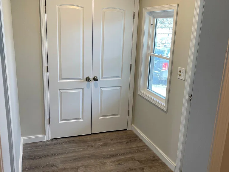 313 N Wolf Rd — Photo 40