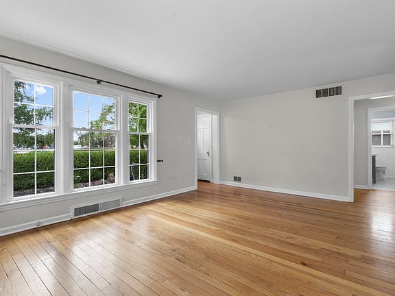 5th image of 2533 Kessler Boulevard East Dr
