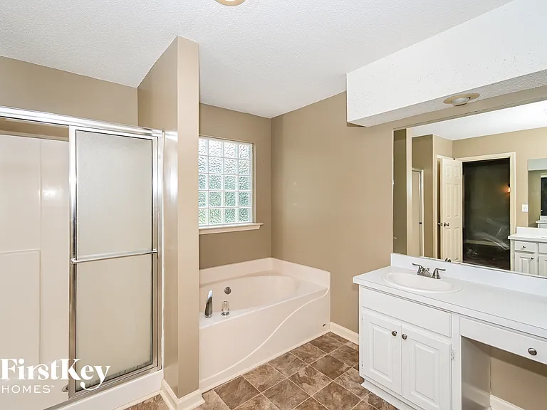 5802 Millers Pond Ln — Photo 10