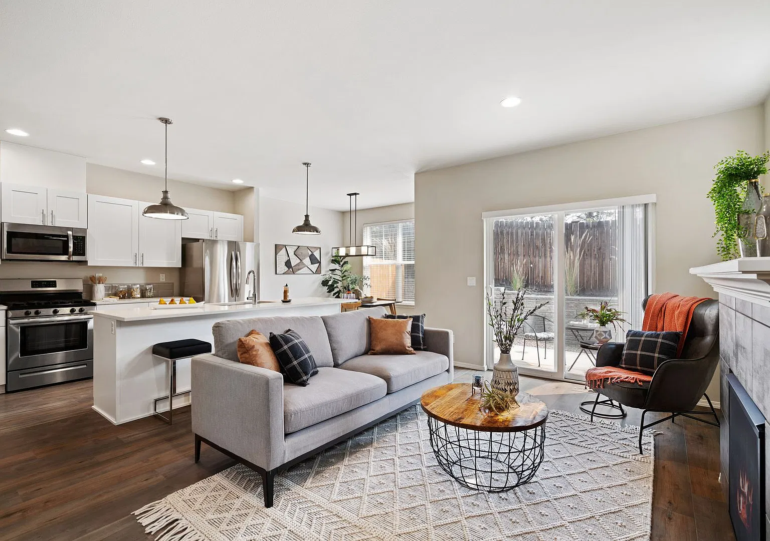 3 Bedroom Pet Friendly Townhome — Photo 1