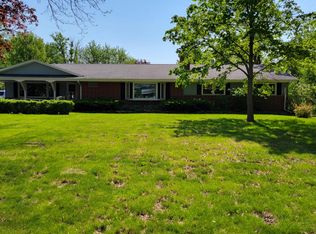 13431 W Sunny View Dr, New Berlin, WI 53151