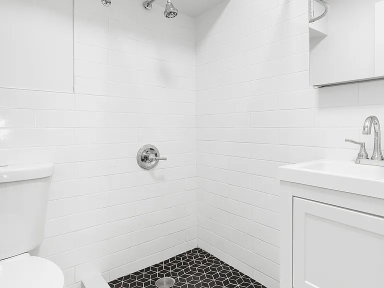 431 W 22nd St #1R — Photo 18
