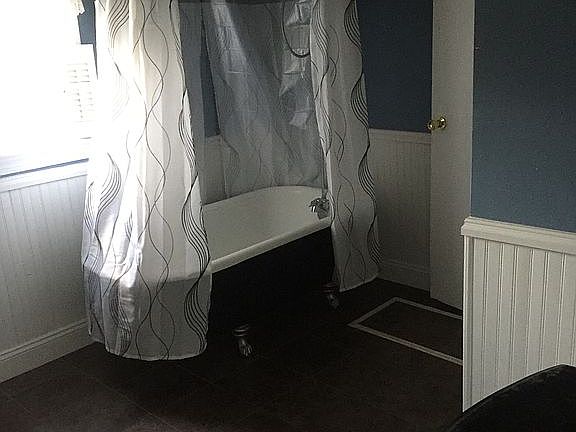 Claw foot tub/shower