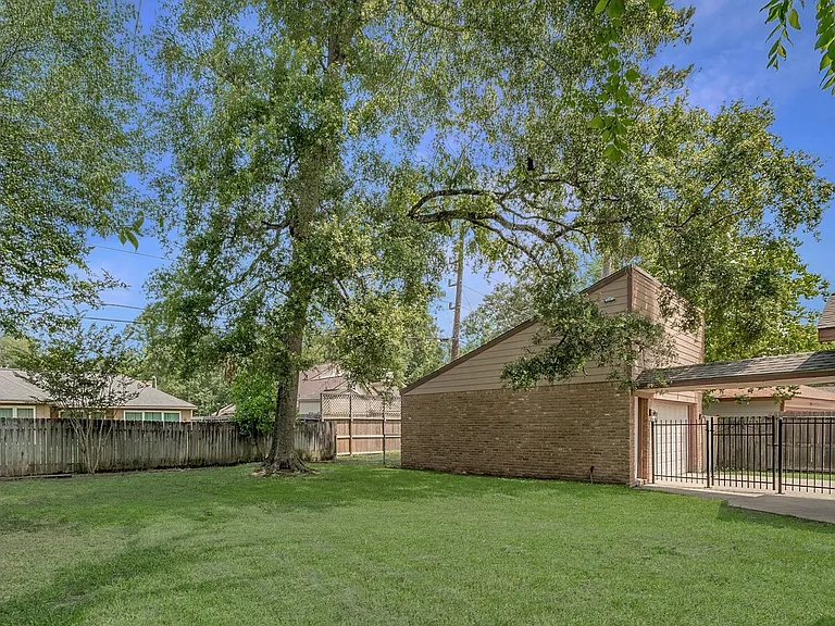 706 S Diamondhead Blvd — Photo 21