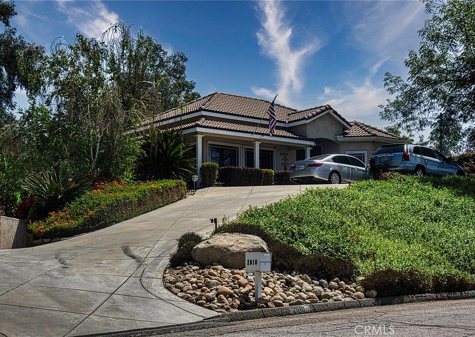 1st image of 2010 E Foothill Dr