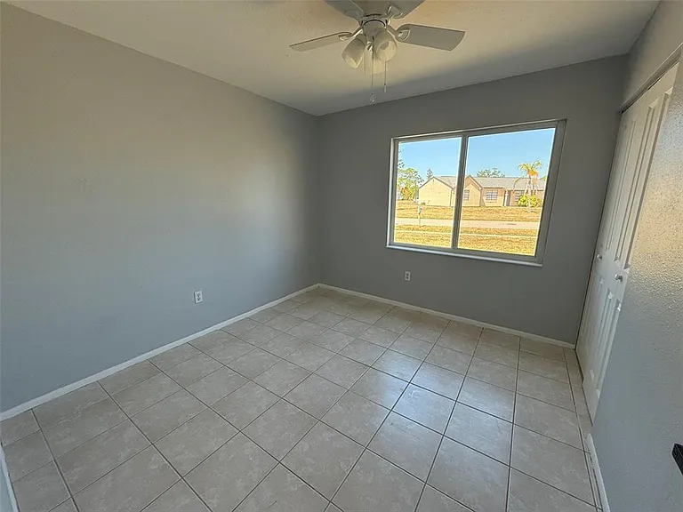 3236 Montclair Cir — Photo 15
