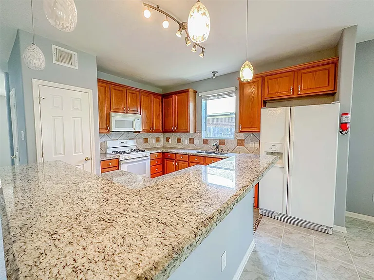 14627 Cypress Cottage Ct — Photo 10