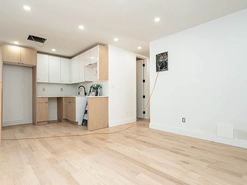 1st image of 624 Lexington Ave Floor 2