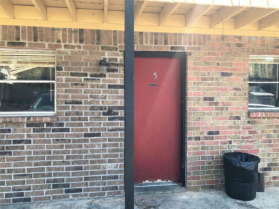 1st image of 916 University Ave #5