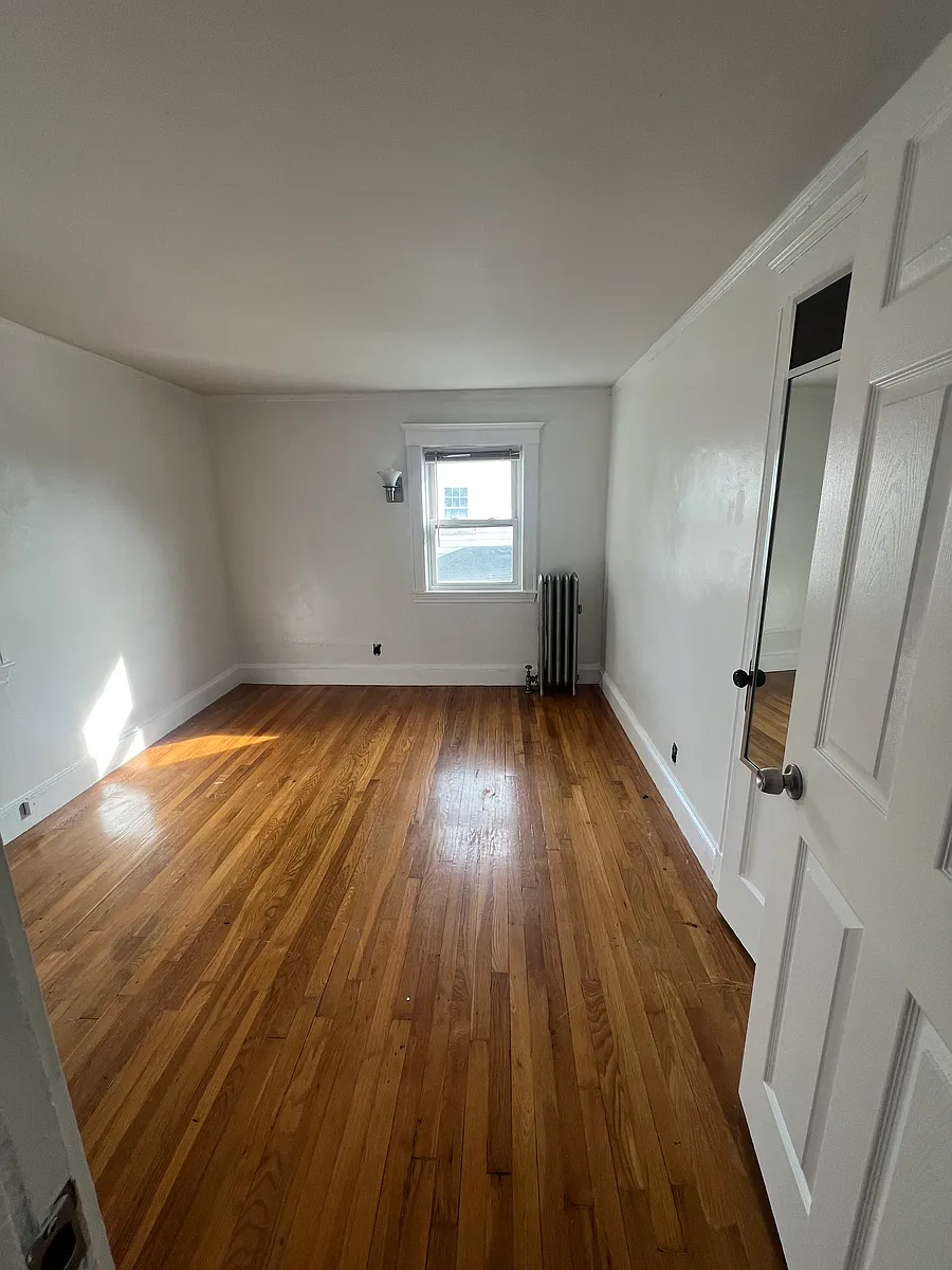 Room "K" - $1200 - 121 Bigelow St