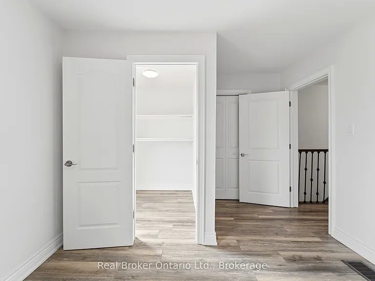 167 Rosslyn Ave N #UPPER — Photo 28