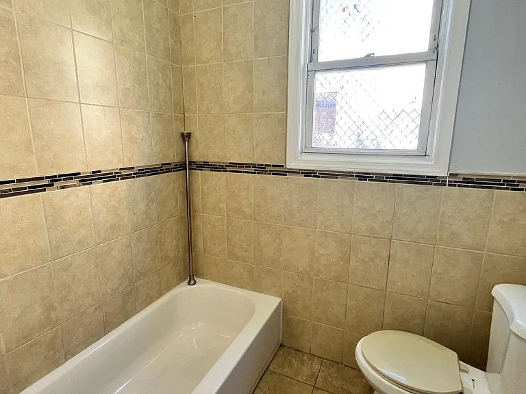 124 Warner Ave #2 — Photo 6