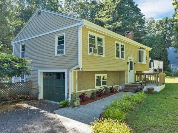 33 Gale Village Road, Newton, NH 03858