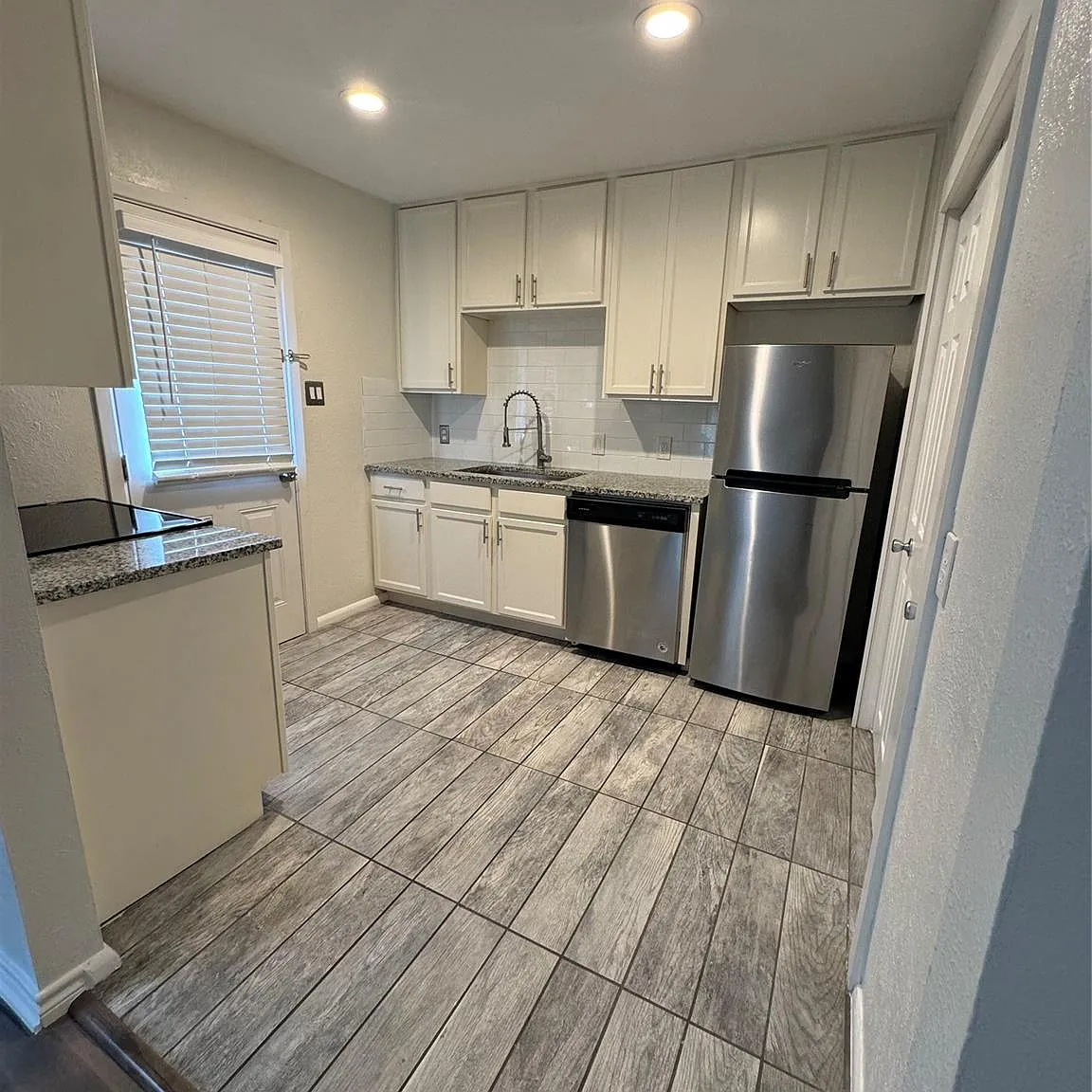 2 bed, 1147 sqft, $1,950 — Photo 4