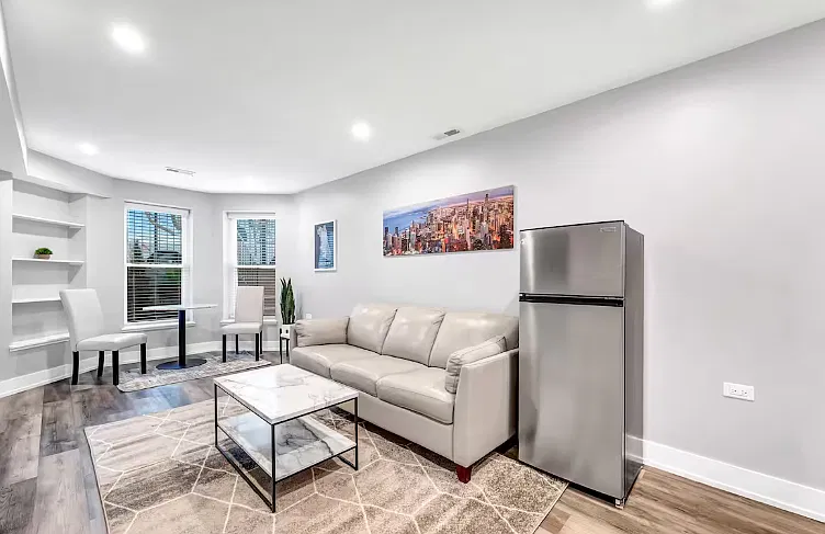 2 bed, 700 sqft, $2,200 — Photo 2