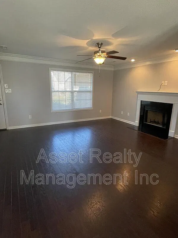 3 bed, 2.5 bath, 2176 sqft, $2,195 — Photo 3