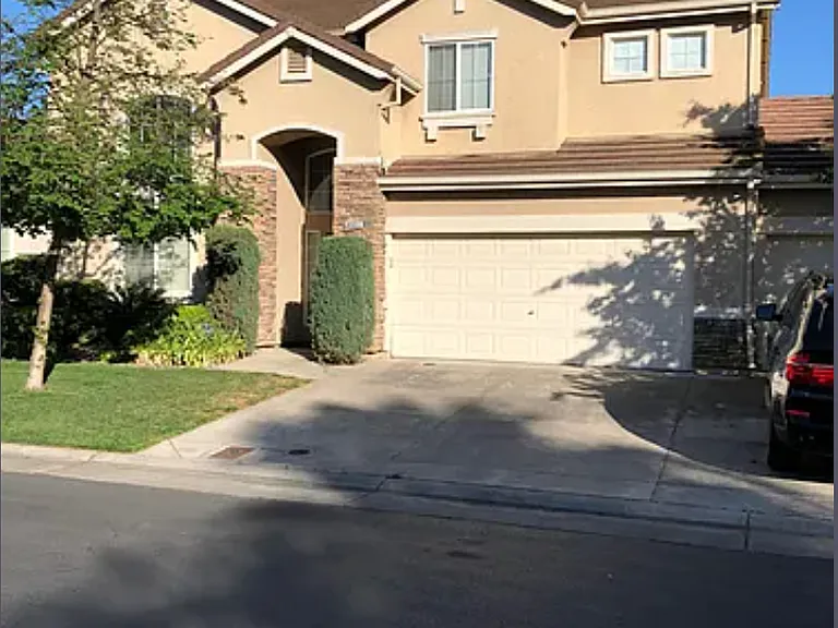 4051 Pine Lake Cir — Photo 1