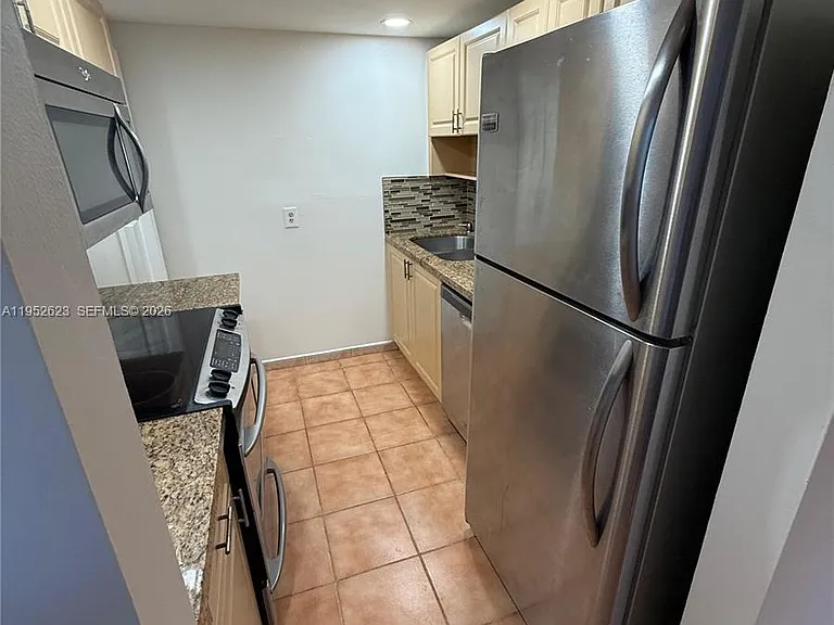 10641 SW 108th Ave #3I — Photo 4