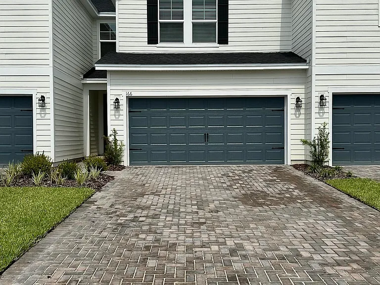 166 Yellowstone Dr — Photo 2