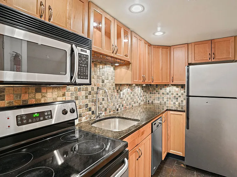 2501 K St NW #1B — Photo 7
