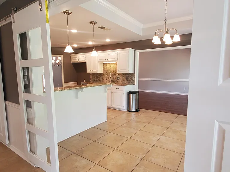 18257 Springmill Ct — Photo 10