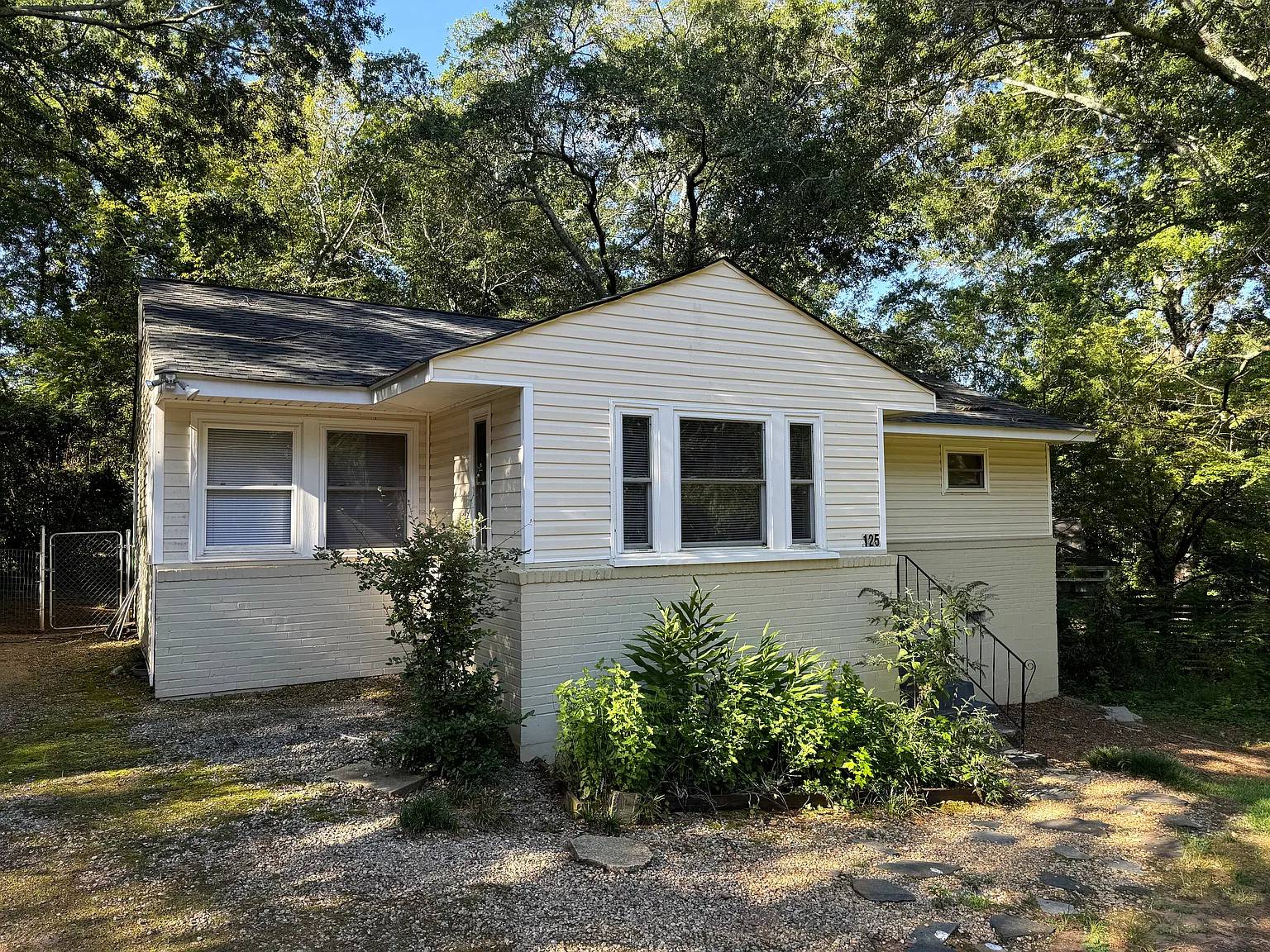3 bed, 1056 sqft, $1,950 — Photo 2