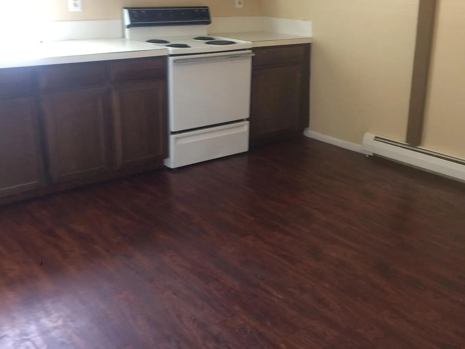 1 bed, 850 sqft, $1,300 — Photo 3