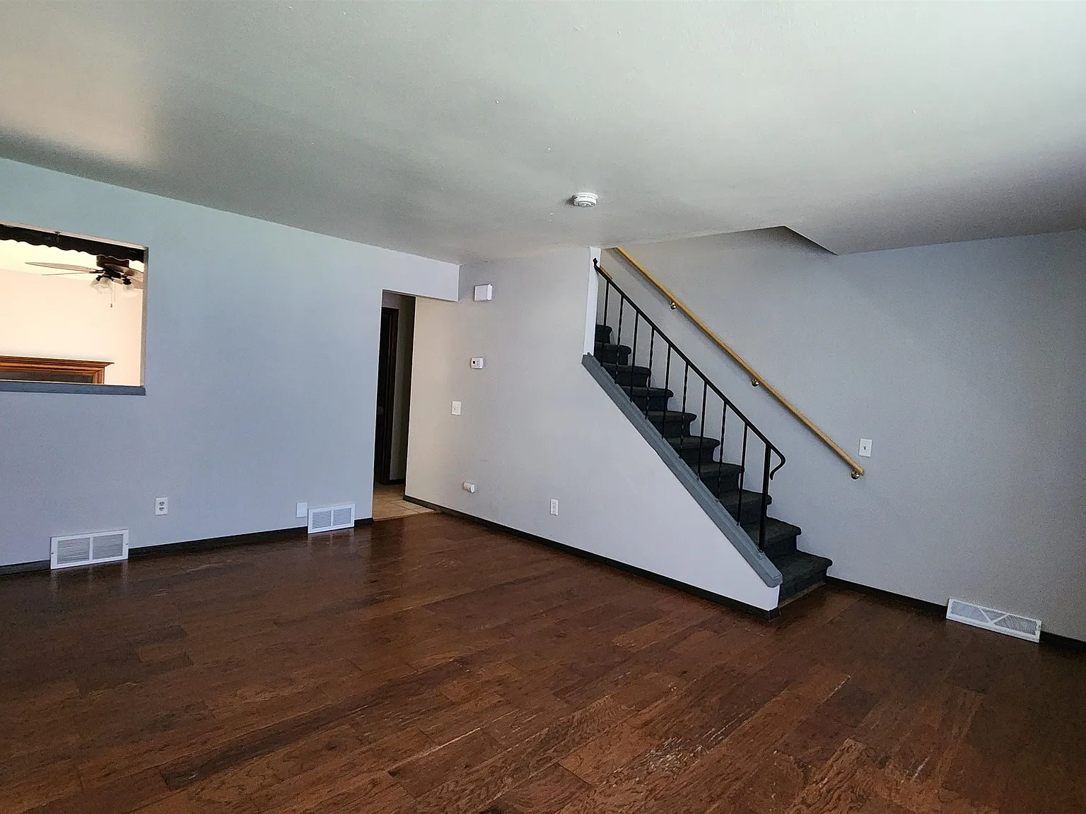 3 bed, 1.5 bath, 1270 sqft, $2,500 — Photo 4