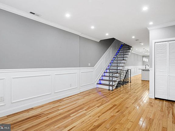 3rd image of 126 Tasker St