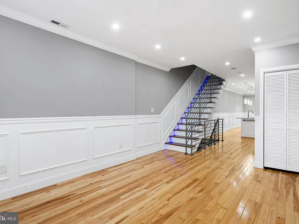 126 Tasker St, Philadelphia, PA 19148