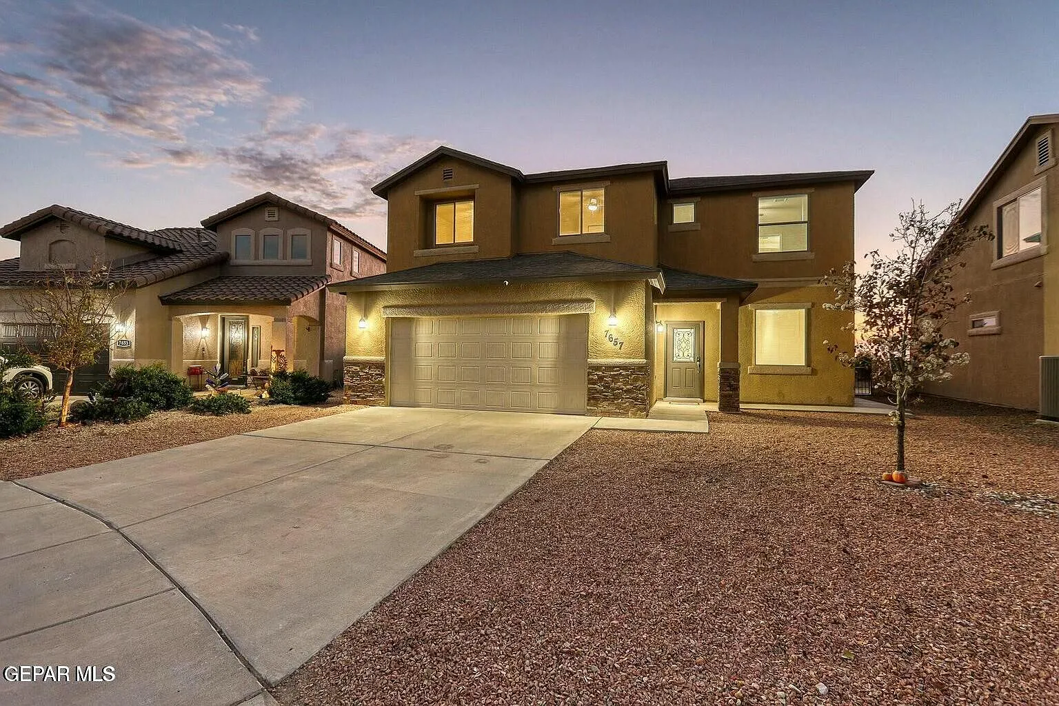 4 bed, 3.0 bath, 2025 sqft, $2,350 — Photo 2