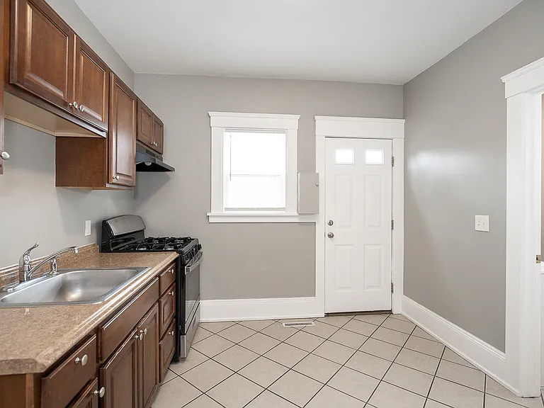 6915 Franklin Blvd Unit D — Photo 4