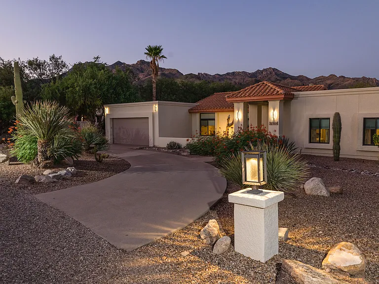 5620 N Chieftan Trl — Photo 2