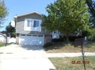 562 Winterwood Dr, Roselle, IL