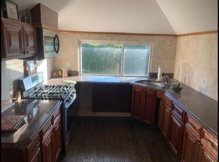 910 Old Fall River Rd #3, North Dartmouth, MA 02747