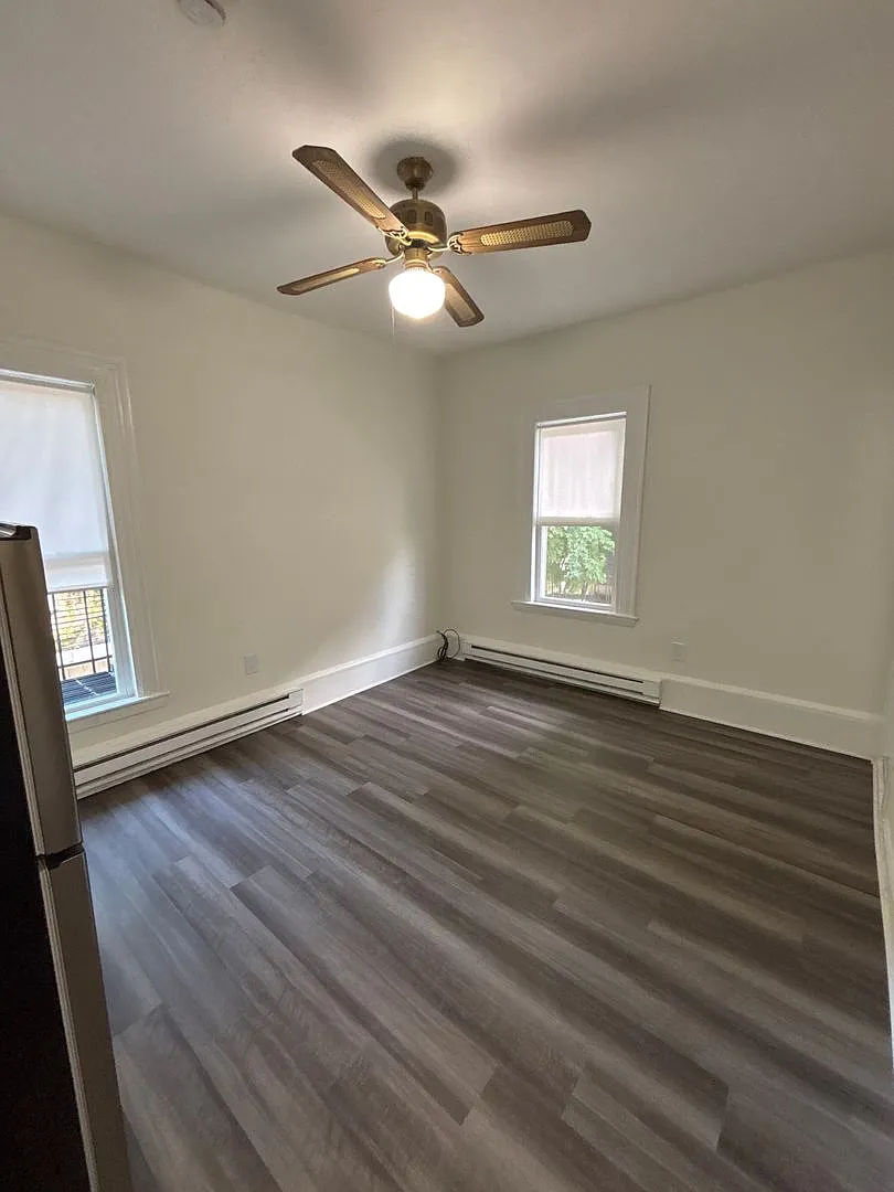 Sunny Allston Studio Near Boston Landing & Green Line — Photo 4