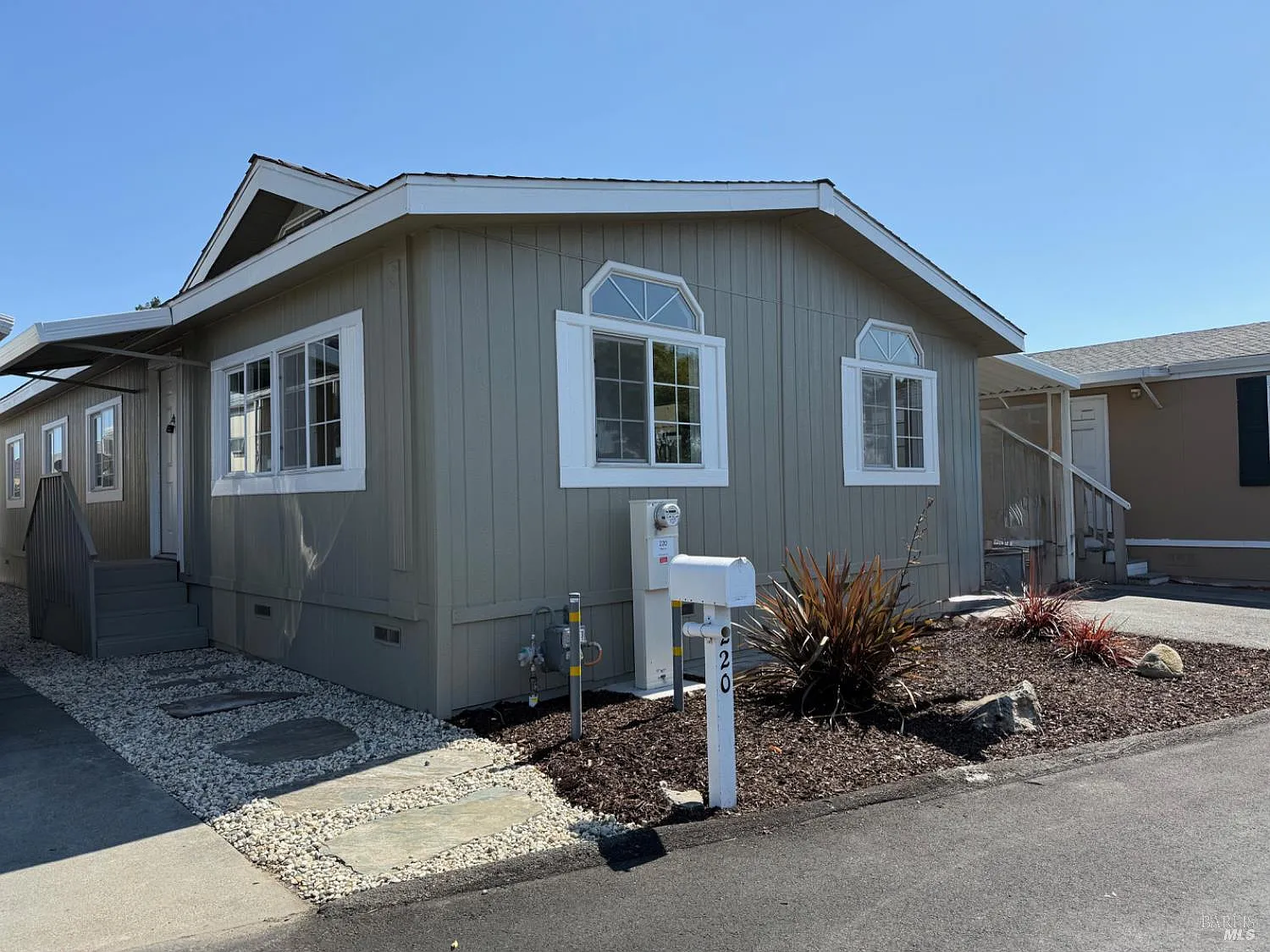 220 Pear Lane - Photo 2