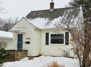 909 10 1/2 St SE, Rochester, MN 55904