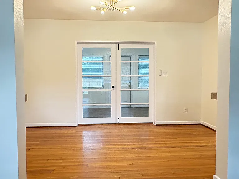 3243 N Orange Ave — Photo 11