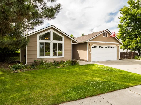 3775 SW Ben Hogan Dr, Redmond, OR 97756