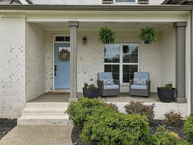 230 Amana Dr — Photo 2