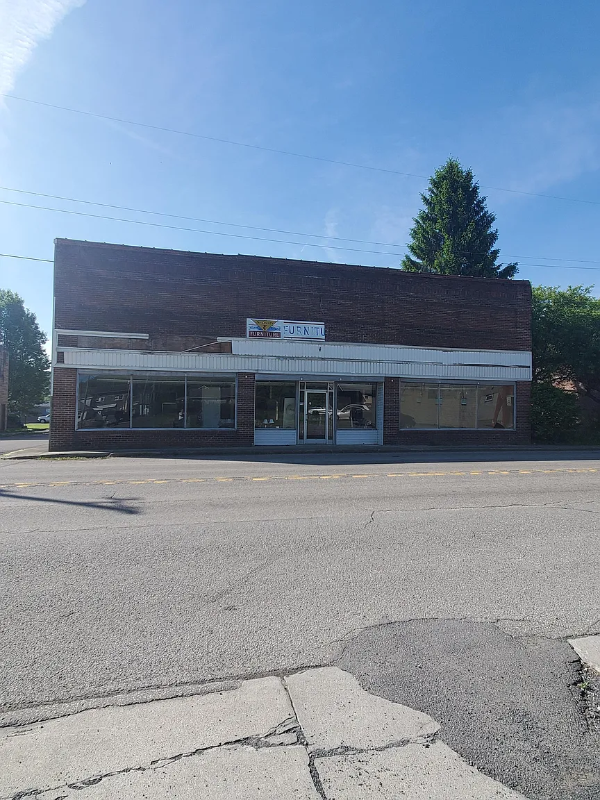 506 Main St photo 1